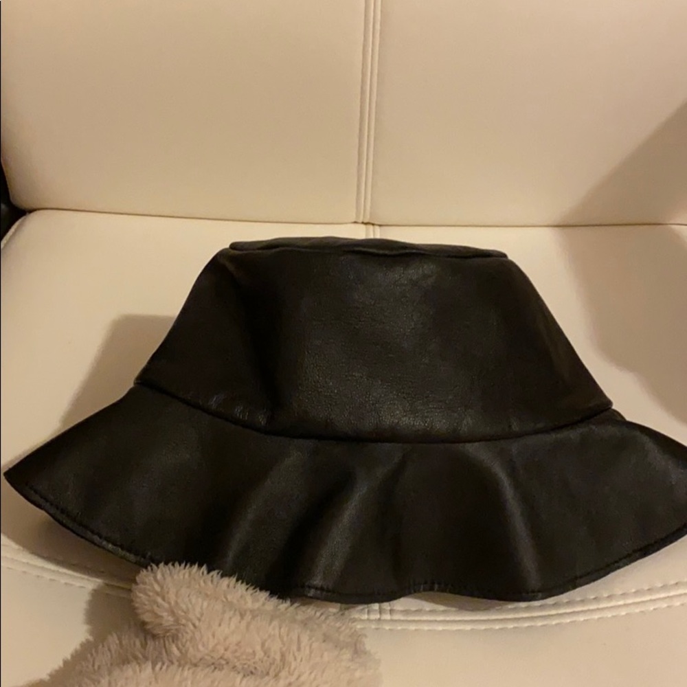 Albus Lumen Leather Bucket Hat - Picture 2 of 5